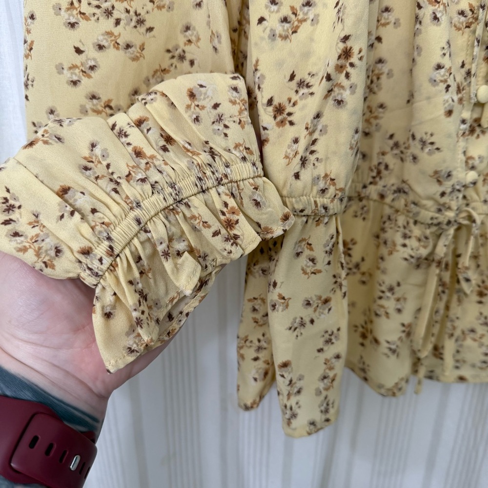 NWT☀️Melrose & Market Woven Peplum Button Up & Tie Front Top Yellow Ditsy Floral - Picture 5 of 6